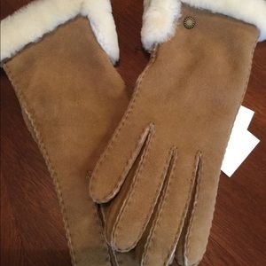 UGG WOMENS SHEEPSKIN SIDE VENT GLOVE